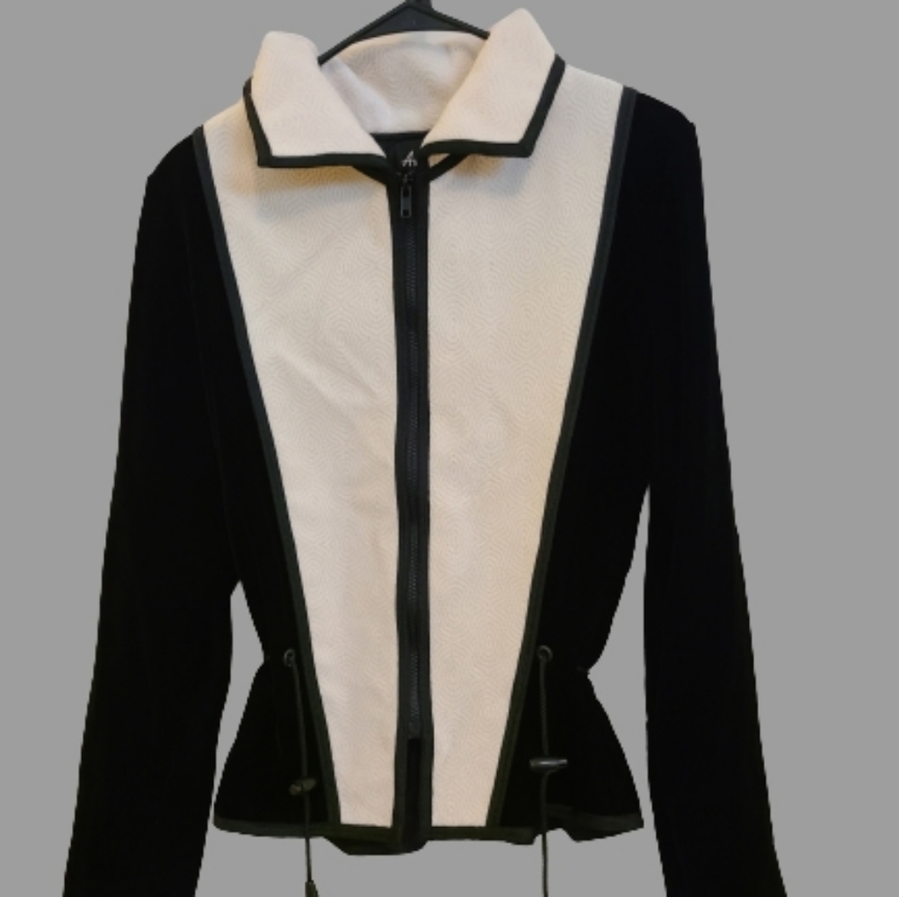 Amiko Womans tuxedo style lightweight Jacket